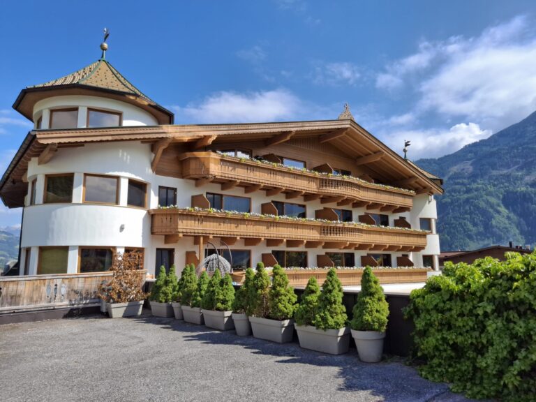 Blick auf ein Hotel.